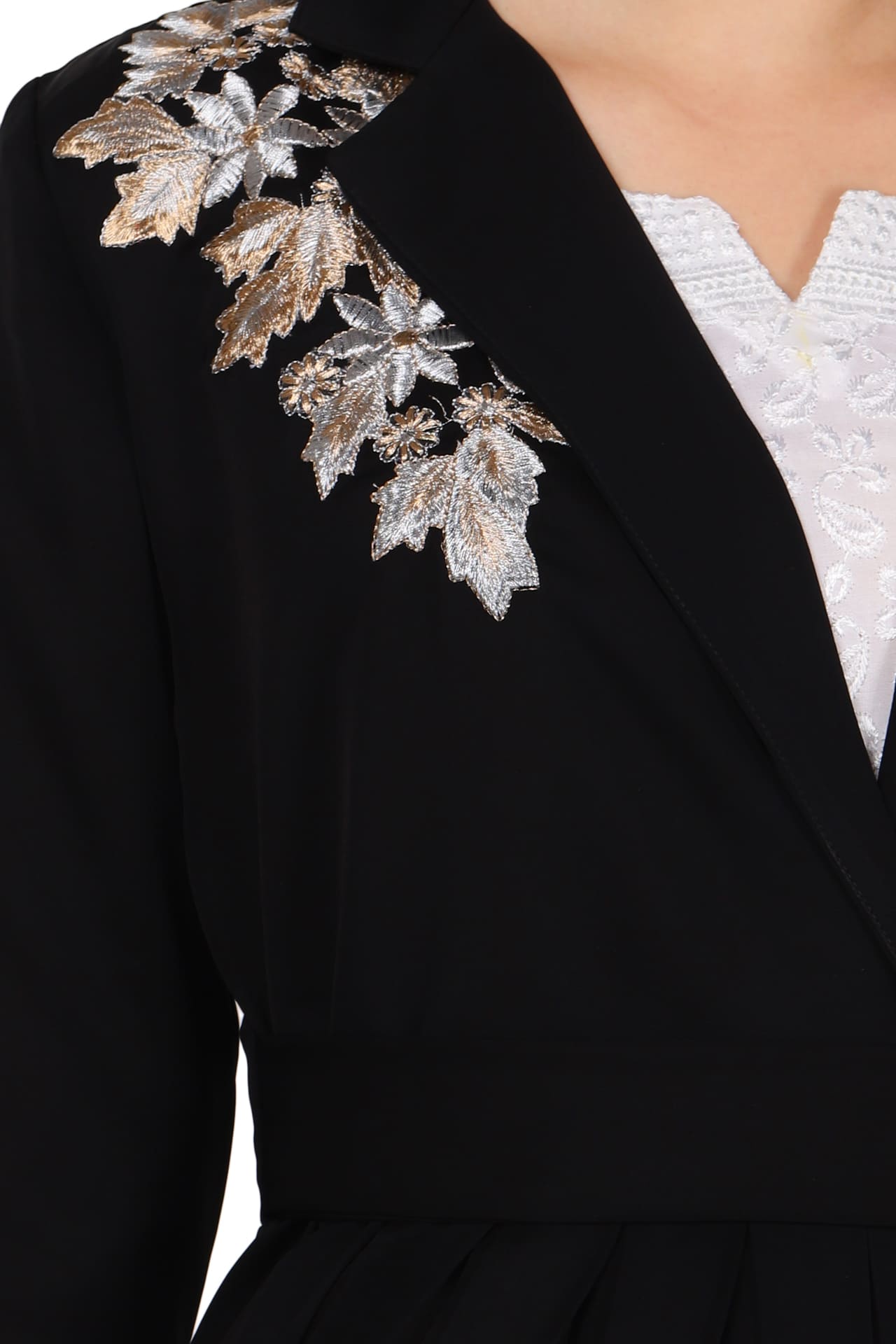 Graceful Stylized Shoulder Abaya