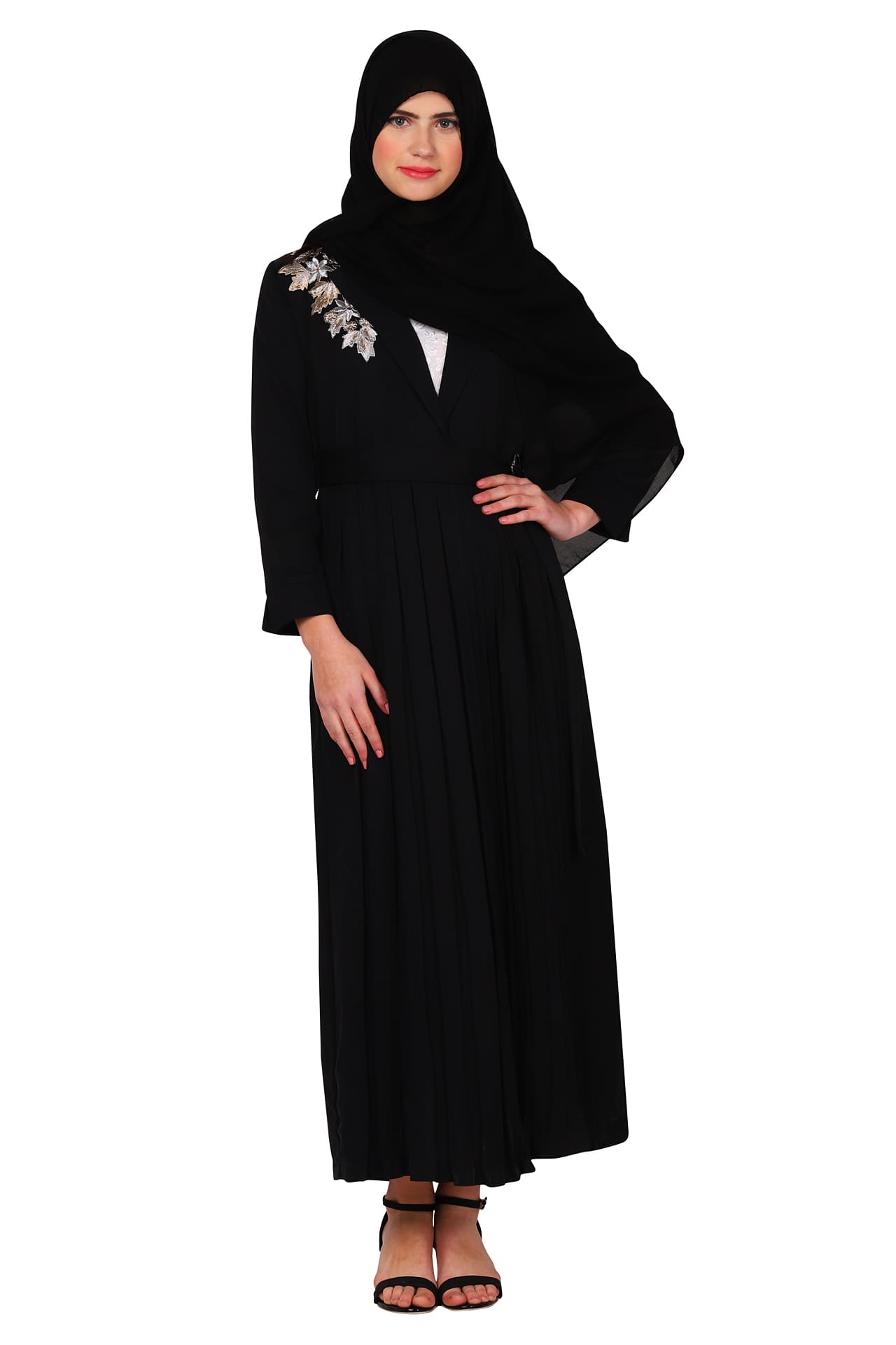 Graceful Stylized Shoulder Abaya