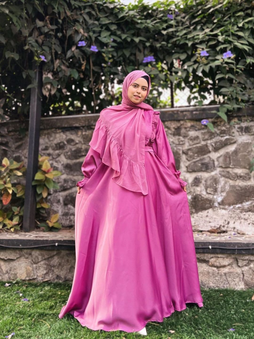 Exquisite Serene Pink Abaya
