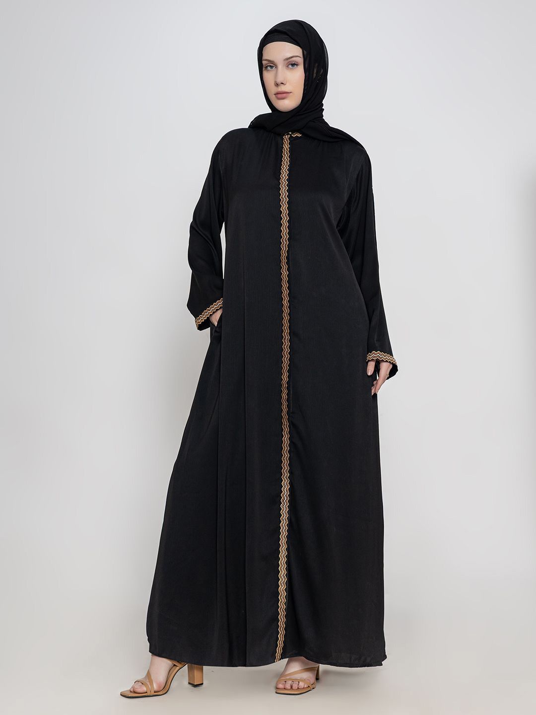 Women Embroidered Round Neck Abaya With Scarf