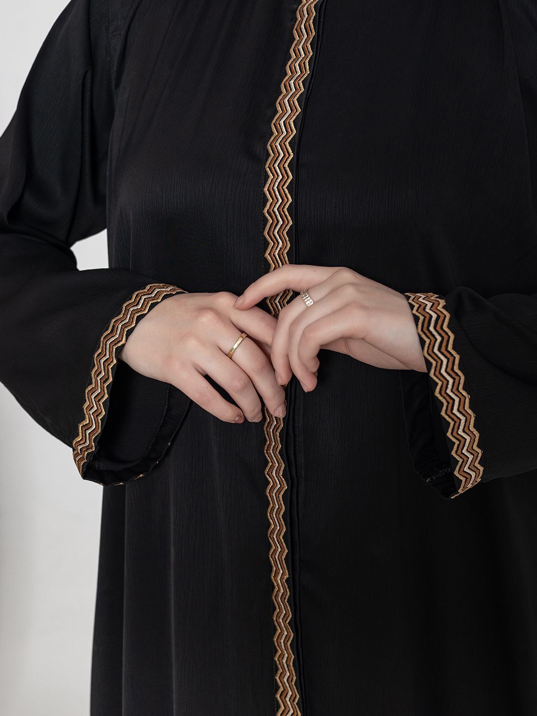 Women Embroidered Round Neck Abaya With Scarf