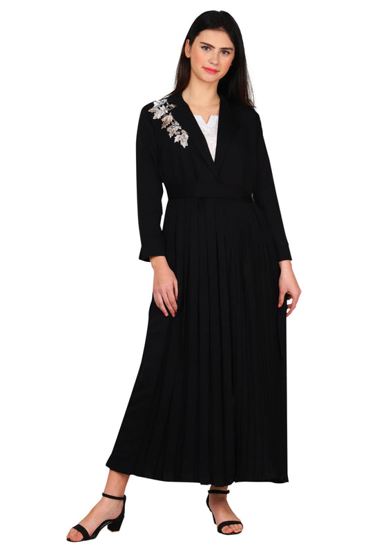 Graceful Stylized Shoulder Abaya