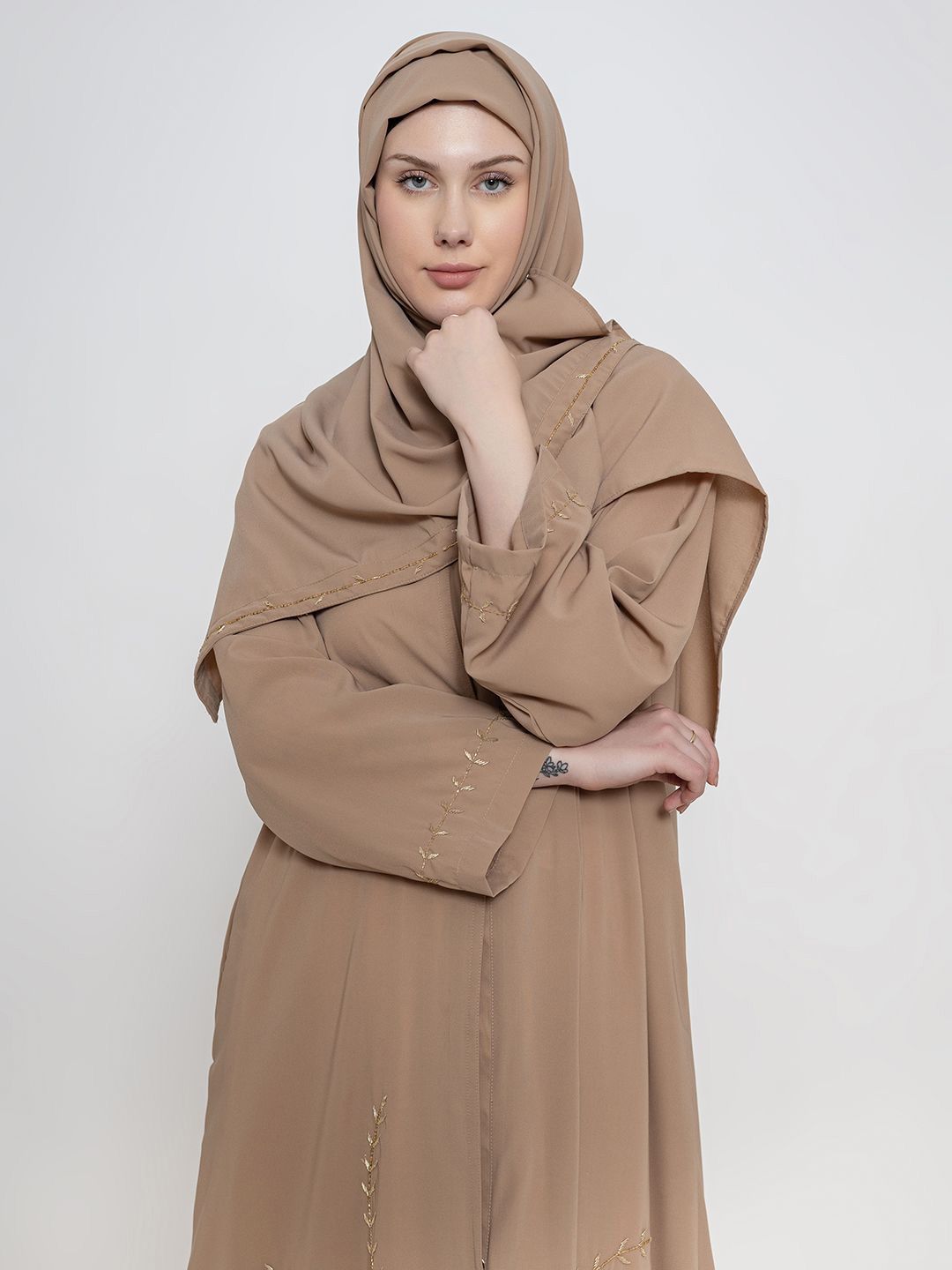 Women Embroidered Abaya With Scarf