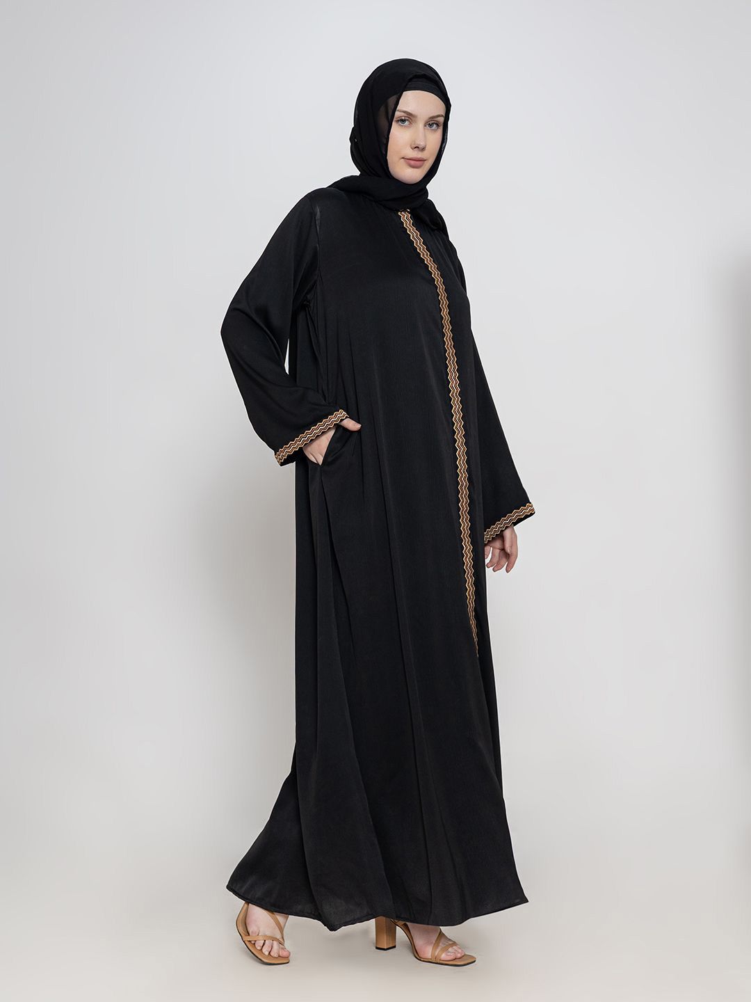 Women Embroidered Round Neck Abaya With Scarf