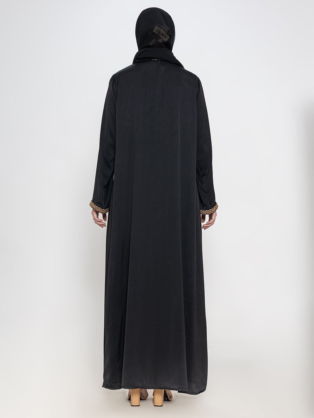 Women Embroidered Round Neck Abaya With Scarf